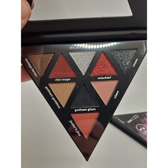 Set of 2 Lottie London Mad Love Eyeshadow Palettes Toxic Love & Pouts - Picture 5 of 5